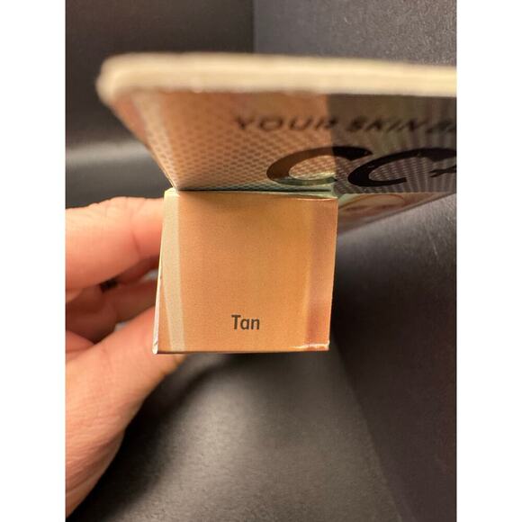 It Cosmetics Color Correcting Full Coverage Cream + Anti-Aging Hydrating Serum - Picture 3 of 6